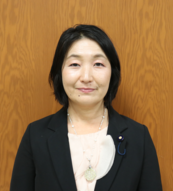 鈴木有里子議員